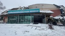 Kahramanmaraş Fuar Merkezinin çatısı kar nedeniyle çöktü