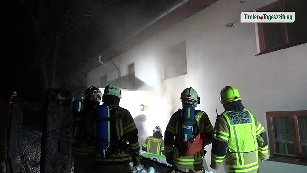 Bett stand plötzlich in Flammen: Feuerwehreinsatz in Götzens