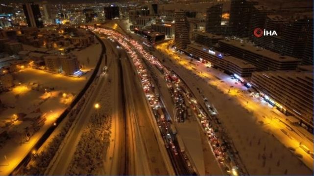 Günlerdir etkili olan kar yağışı yerini soğuk hava ve buzlanmaya bıraktı