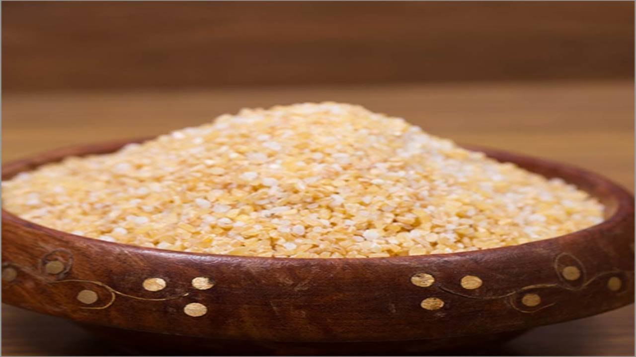 दलिया का सेवन हो सकता है खतरनाक इन लोगों की हालत कर सकता है खराब । दलिया खाने के नुकसान । Boldsky