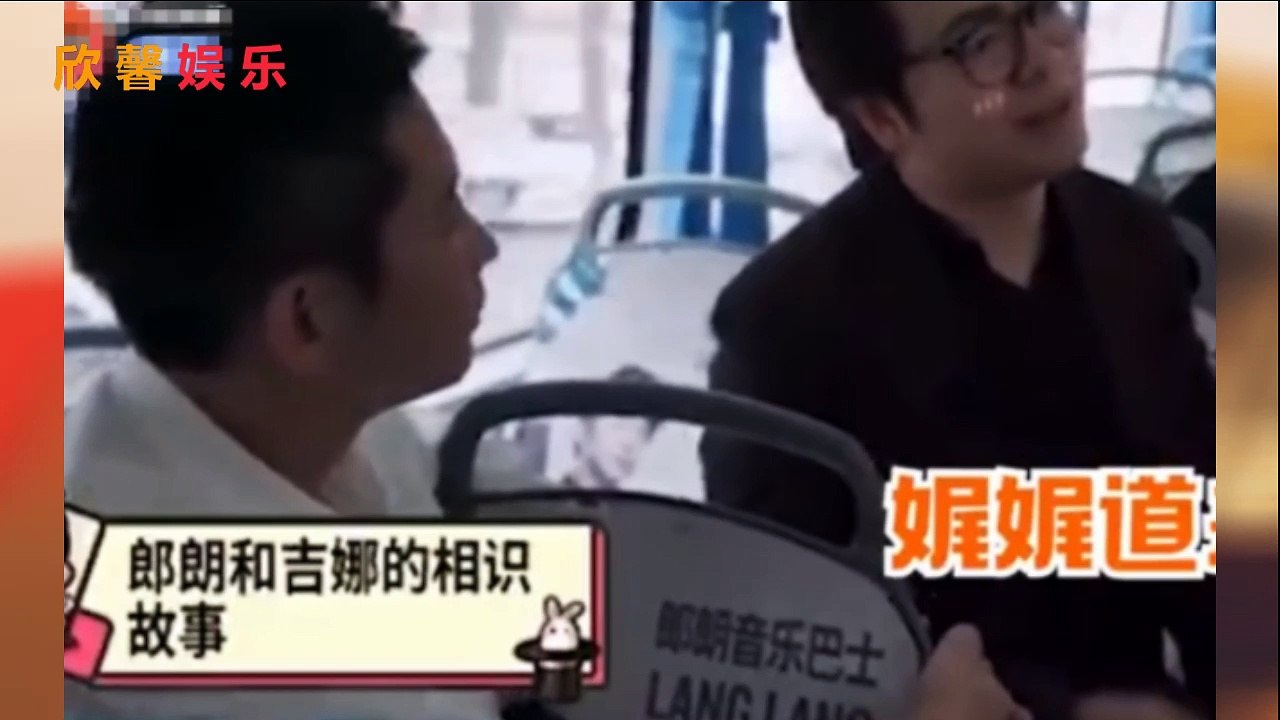 吉娜罕晒与爸爸合照，父女俩一起看秀，爸爸气质非凡