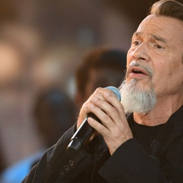 VOICI social : Florent Pagny atteint d'un cancer : ce rôle important qu'a tenu sa fille Aël auprès de lui ces dernières semaines (1)