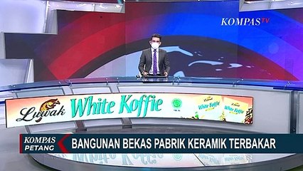 Pabrik Bekas Produksi Keramik Terbakar, Api Sulit Dipadamkan Karena Banyak Tumpukan Kardus