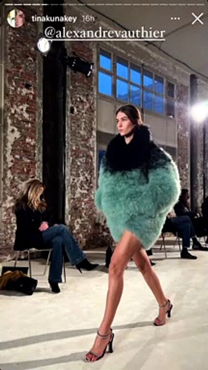 Tina Kunakey a filmé les meilleurs moments du défilé Alexandre Vauthier, collection Haute Couture printemps-été 2022. Paris, le 25 janvier 2022.