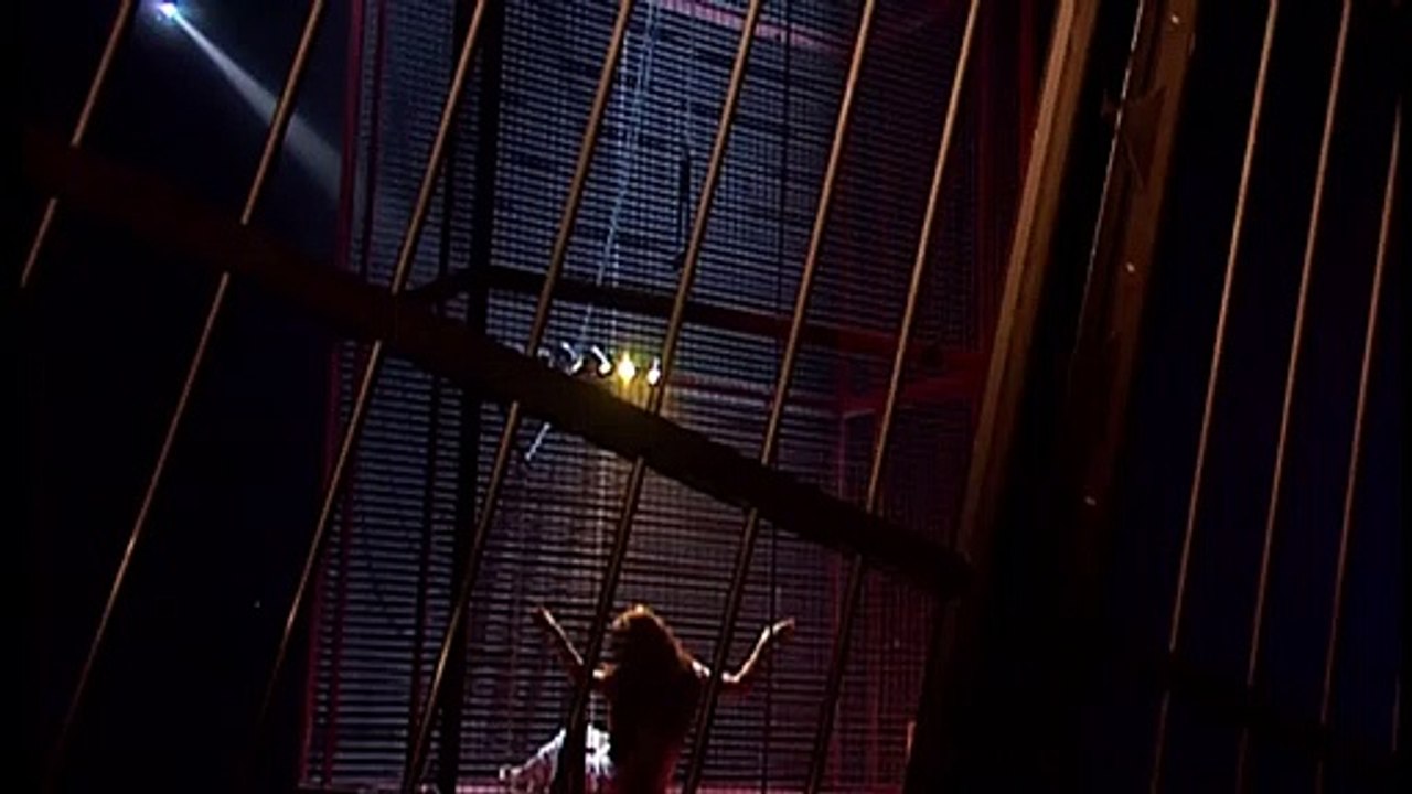 Julie Zenatti chante "La monture" dans la comédie musicale "Notre Dame de Paris"