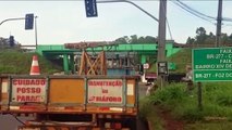 Semáforos do viaduto da Petrocon estão inoperantes na manhã desta quarta-feira (26)