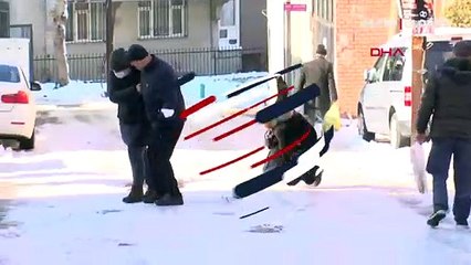 İstanbul'da buzlanan yollar vatandaşların çilesi oldu