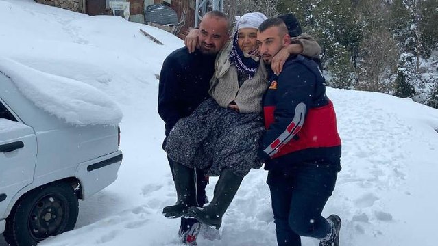 Donmak üzere olan 90 yaşındaki kadını itfaiye kurtardı