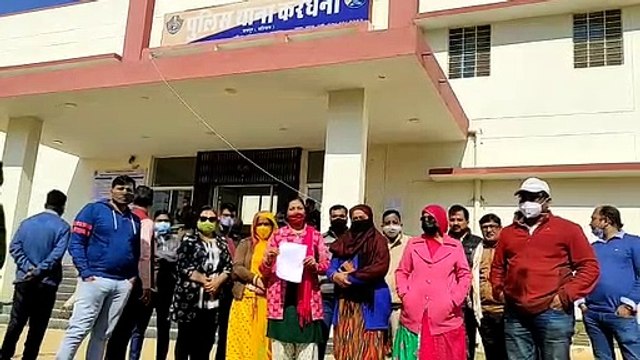 गणतंत्र दिवस पर अभिभावक पहुंचे करधनी थाने, स्कूल के खिलाफ की FIR