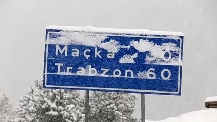 Zigana Dağı Geçidi'nde kar ve sis etkili oluyor