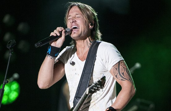 Keith Urban steps in to fill gaps left by Adele at Caesars Palace