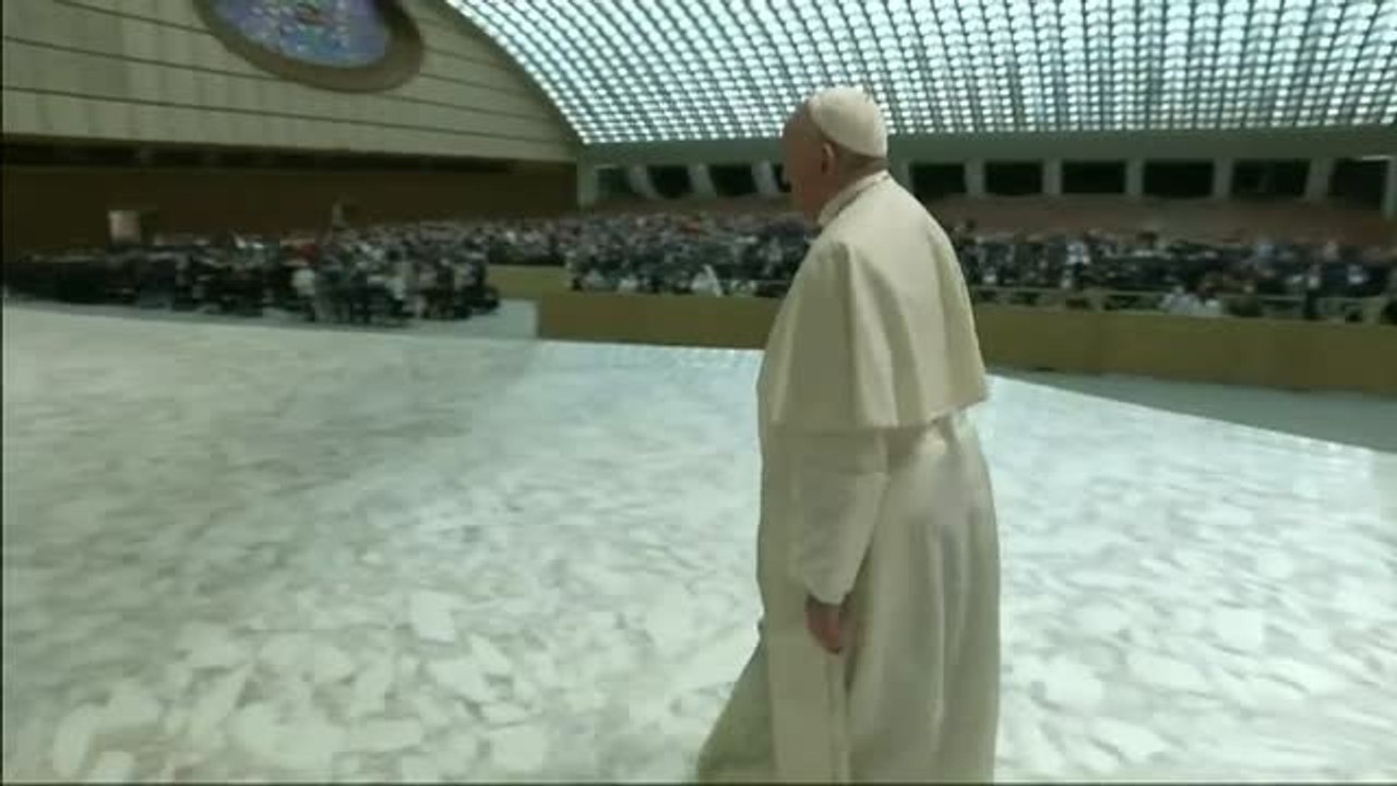 El Papa Francisco pide a los padres de hijos homosexuales que les apoyen