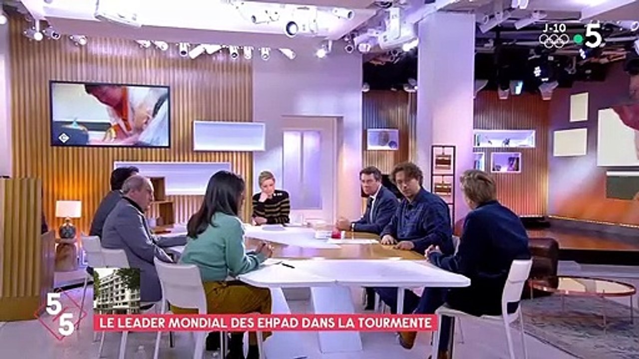 Extrait de l'émission C à vous durant lequel le journaliste indépendant