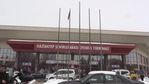 GAZİANTEP - Kar nedeniyle çökme riski bulunan Gaziantep Otogarı'nda tedbir alındı