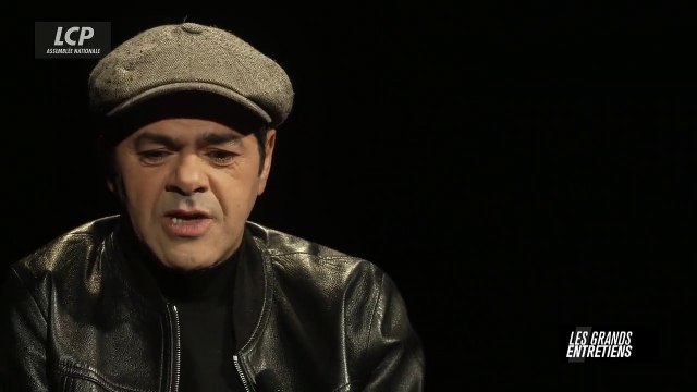 Habituellement discret sur l'accident qui lui a fait perdre l'usage d'un bras, Jamel Debbouze se confie: Je n'ai pas accepté mon statut d'handicapé