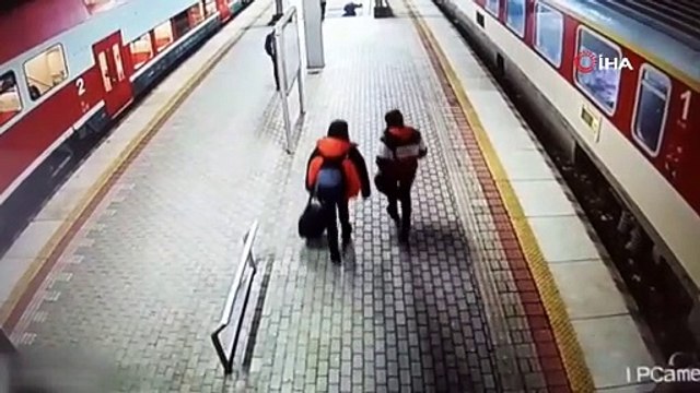 Trenin altına düşen kadın son anda kurtarıldı, 500 euro para cezası kesildi!
