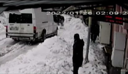 Son dakika haberi! KARIN AĞIRLIĞINA DAYANAMAYAN TENTENİN ÇOCUĞUN ÜZERİNE DEVRİLMESİ KAMERADA