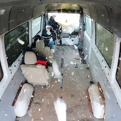 Voler à travers une camionnette