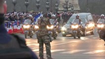 Hommage au brigadier Alexandre Martin: le convoi rejoint l'hôtel des Invalides