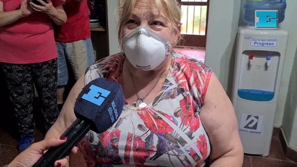 Terror en La Plata: volvía de vacunarse contra el Covid y motochorro la encañonó en la puerta de su casa