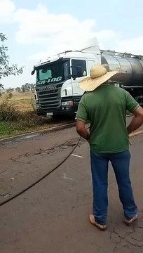 Caminhão carregado com leite pega fogo na rodovia entre Xambrê e Alto Paraíso