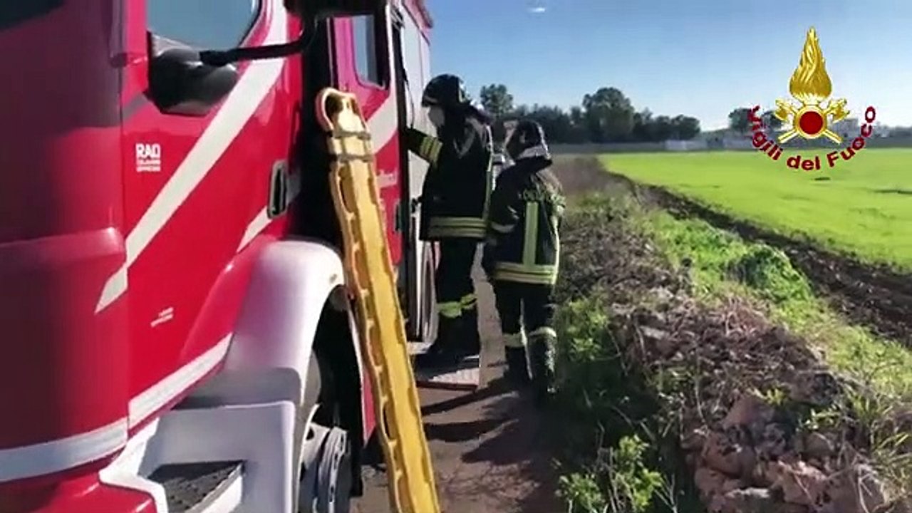 Incidente stradale alla periferia di Carmiano, un uomo bloccato tra le lamiere