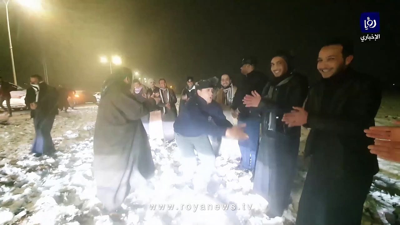 على أهازيج الدحية ... أردنيون يحتفلون بتساقط ال...