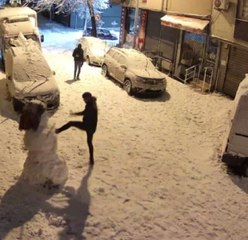 KARDAN ADAMLA FOTOĞRAF ÇEKTİRİP YIKAN DA VAR, ALIP GÖTÜREN DE
