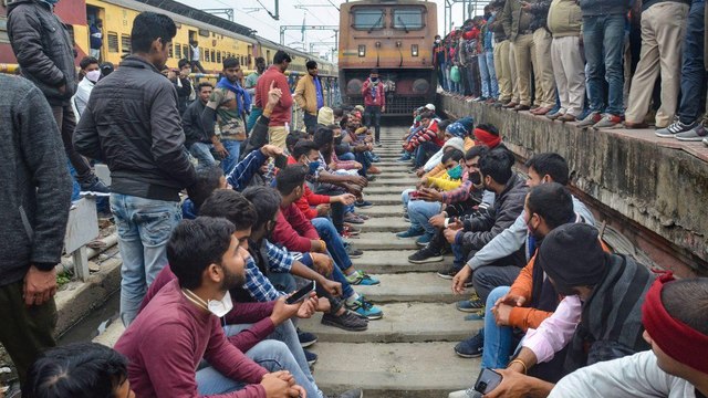 RRB NTPC: Violent protest of students, know the whole matter