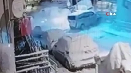 İstanbul'da karlı yolda dehşet anları: Hamile sürücü ve kardeşi ölümden döndü
