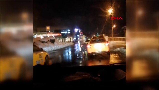 Taksi çalan şüpheliyi taksiciler yakalayıp polise teslim etti