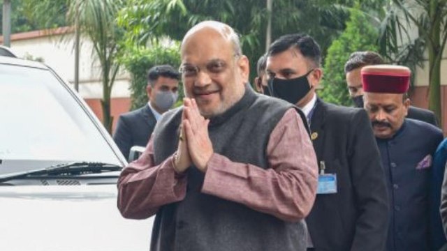 Shah reached Banke Bihari mandir by walking in the streets