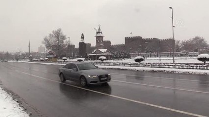 Yoğun kar yağışı hayatı olumsuz etkiledi