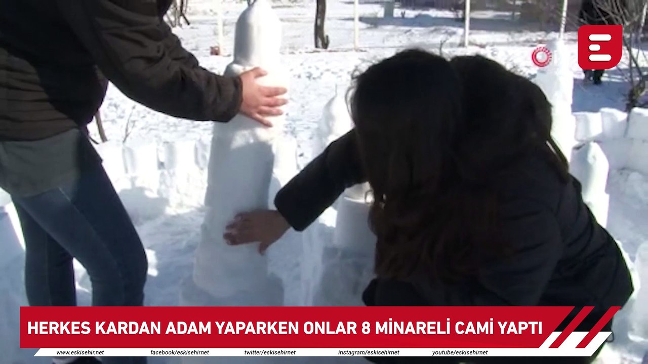 Herkes kardan adam yaparken onlar 8 minareli cami yaptı