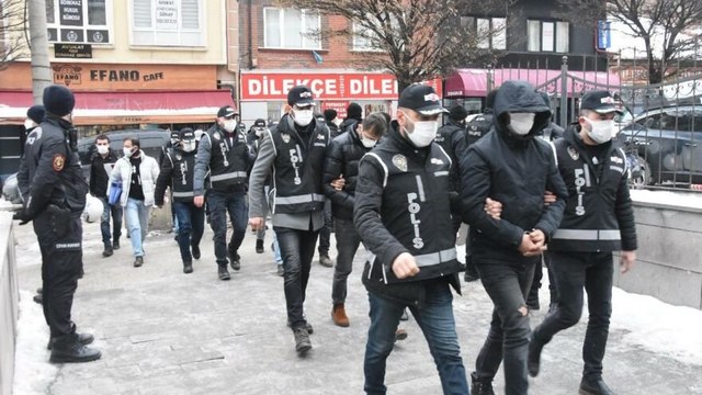 Evlerini silah atölyesine çevirmişler: 9 gözaltı