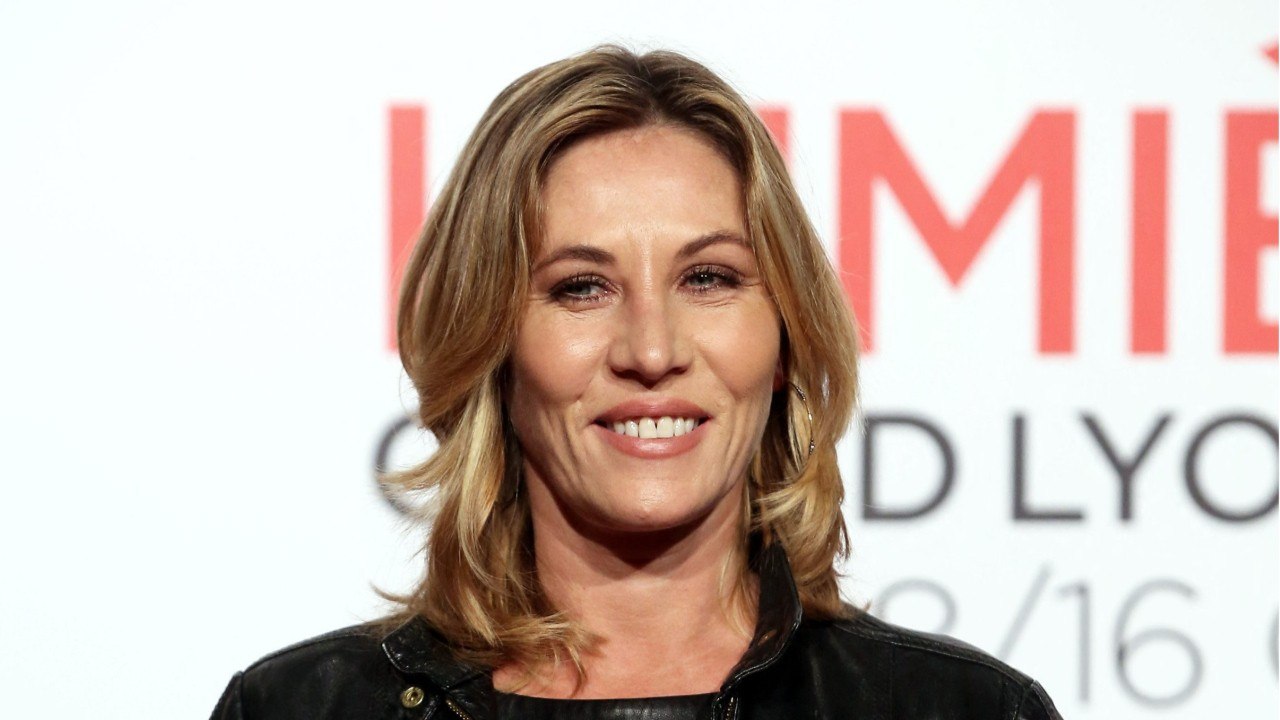 GALA VIDEO - Mathilde Seigner dévoile son petit secret inavouable : “Ça rendait mes parents dingues !”