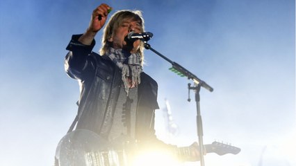 Voici - Jean-Louis Aubert face au Covid-19 : le chanteur annule les dernières dates de sa tournée