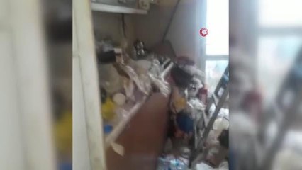 Yaşlı adamın evinden tonlarca çöp çıktı