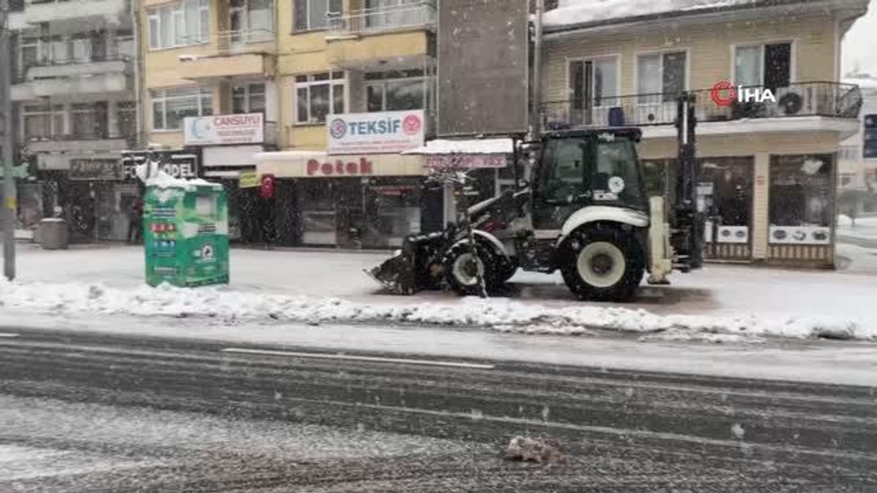 Düzce'de kar yağışı etkili oluyor- Düzce'nin yüksek kesimlerinde kar kalınlığı 1.5 metreye çıktı