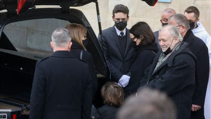 FEMME ACTUELLE - Gaspard Ulliel : le geste émouvant de sa compagne et son fils à la sortie du cercueil