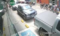 Vídeo flagra momento que bandido furta moto de radialista em cajazeiras