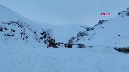 SU ARIZASINI GİDERMEYE ÇALIŞAN 2 KÖYLÜNÜN ÜZERİNE ÇIĞ DÜŞTÜ