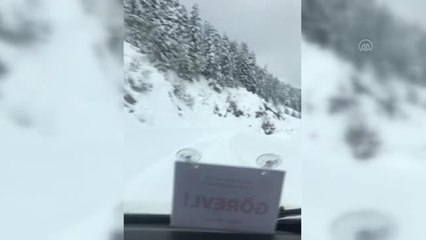 KASTAMONU - Kovid-19 aşı ekibinin 2 metreyi bulan karda zorlu mesaisi