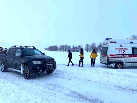 Erzurum'da çığ düştü: 2 kişinin kar altında kaldığı bölgeye ulaşılmaya çalışılıyor