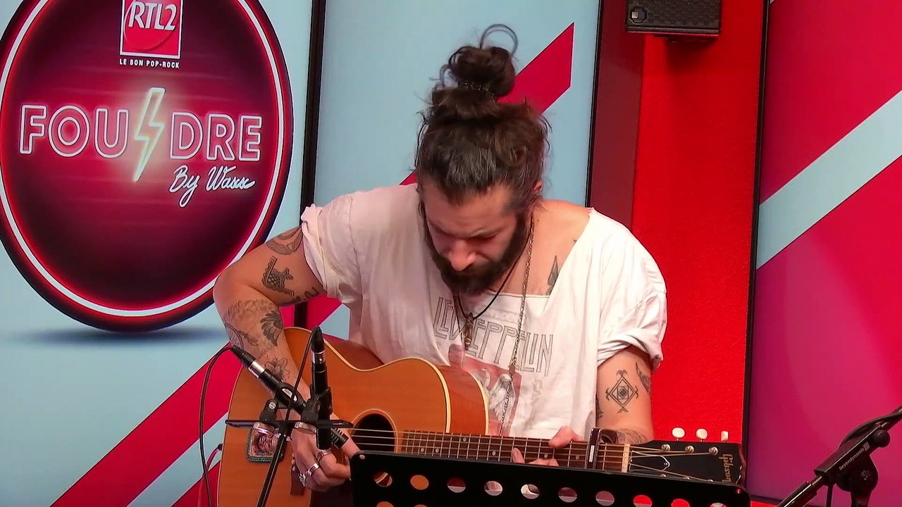 PÉPITE - Jennifer Ayache de Superbus et Waxx interprètent "Boys Don't Cry" dans Foudre (30/01/22)