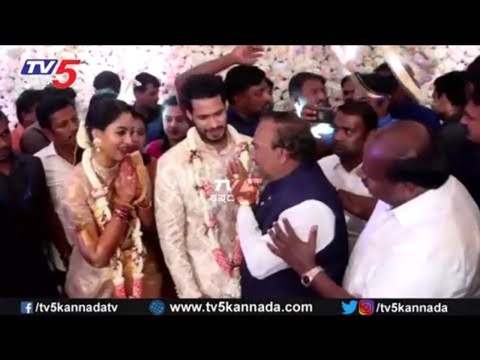 Karnataka Politicians Are Attends To Nikhil Kumaraswamy Engagement Ceremony | TV5 Kannada