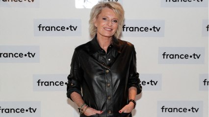 VOICI :  Sophie Davant attaquée par un internaute après une annonce, elle lui répond de la meilleure des façons