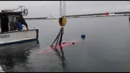 Kar yağışı sonrası limandaki 6 tekne suya battı