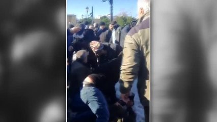 Boşanma aşamasındaki eşini bıçaklayan kişi vatandaşlar tarafından darbedildi