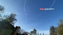 Andria: strane scie nel cielo, aereo in alta quota filmato da un cittadino - VIDEO